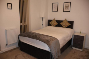 Modern house in City Centre with private parking and gated property